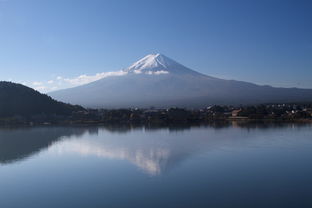 日本富士山特色雪顶迟迟不来